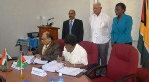 Former NDIA CEO Frederick Flatts (right) and Apollo Inc Representative Ajay Jha signing the pact. (Ministry of Agriculture photo dated August 18, 2018)