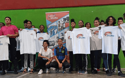 Female Windball cricketers gets donation