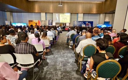 Nearly a 1000 Guyanese benefit from management vs leadership event with renowned business coach Brad Sugars