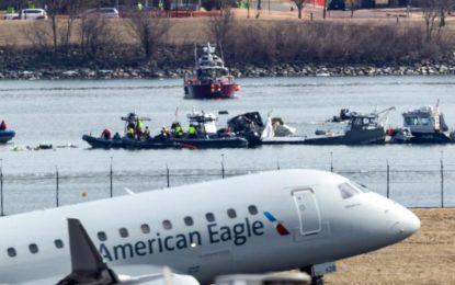 67 killed after jet hits helicopter in Washington