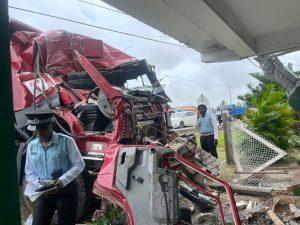 Speeding truck ploughs into house at Lusignan