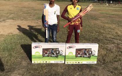 Tameshwar Deonandan and Daniella Manns win RHTYSC Youth Cricketer of the Year Award