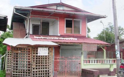 Gunmen rob, terrorize Chinese restaurant owner