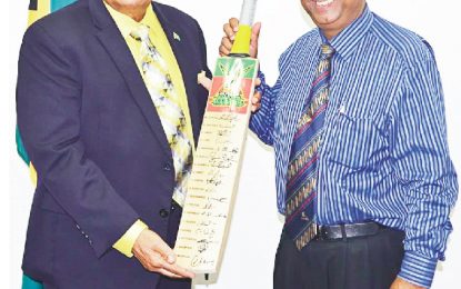 Prime Minister Nagamootoo  receives special edition  Amazon Warriors bat
