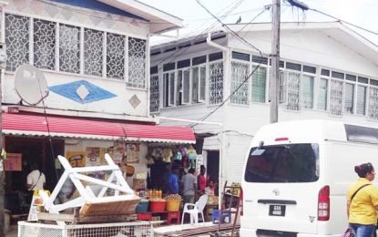 Gunmen dress as women rob Bourda Market vendors