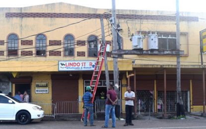 Fire destroys electronics outlet