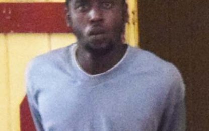 Security guard stabs man before robbing him of cash, cell phones – court hears