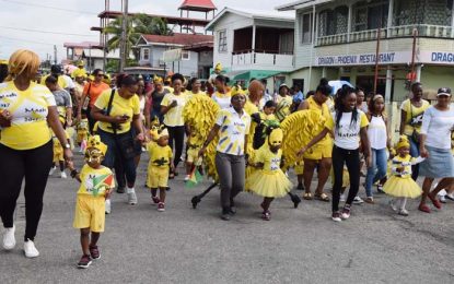 Playgroups celebrate Mash with Float Parade