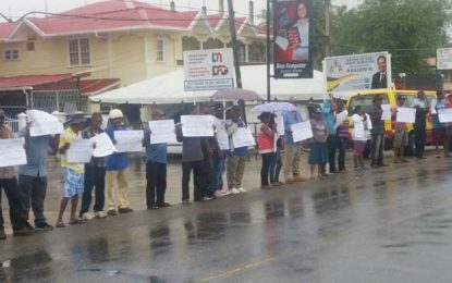 Berbice vendors protest smuggling of fish, shrimp from Suriname