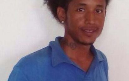 Alphonso’s century sets up De Hoop’s win