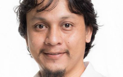 Photographer robbed at gunpoint