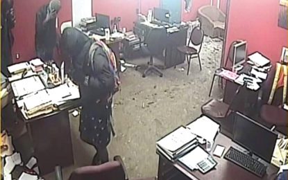 Gunmen forced to leave money, safe after shootout with guards