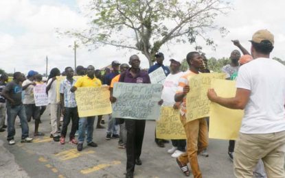Hire car drivers picket RDC, Mayor and Town Council