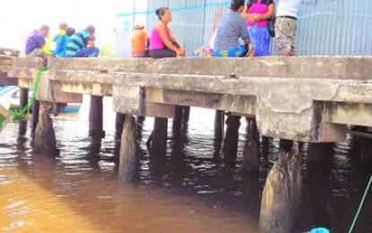 Vendors to evacuate dangerous Charity Wharf