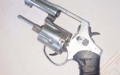 Gunmen rob passengers, rush home and pretend to be sleeping