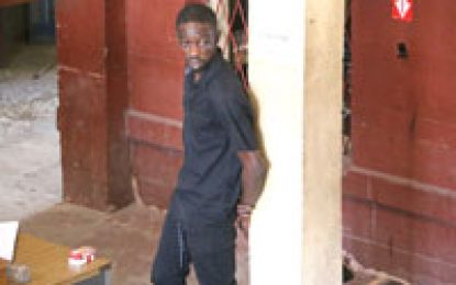 Mechanic charged for attempting to sneak contraband into court lock-ups