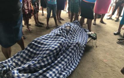 Father drowns while saving daughters