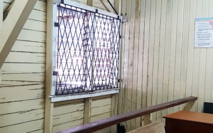 Deplorable working conditions at Clerk of Markets’ office –	Staff using umbrellas at desks