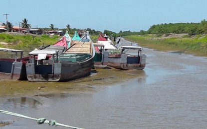 Fishermen survive after sudden storm breaks boat in two