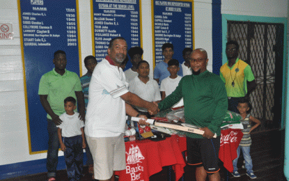 Canadian based Dias gives back to ‘old’ club – Malteenoes receives donation of cricket gear