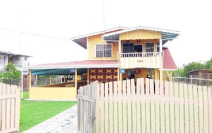 Cops arrest robbery victims after “funny” story