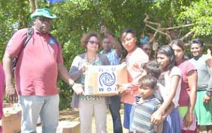 More migrant families receive hampers