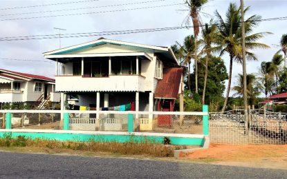 Teen loses life in new home during antenna fixing; dad survives