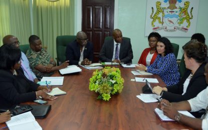 Government mulls IDB support to develop communities hosting Venezuela migrants