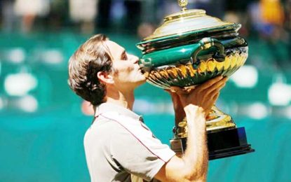 Federer primed for Wimbledon charge after sealing 10th Halle crown