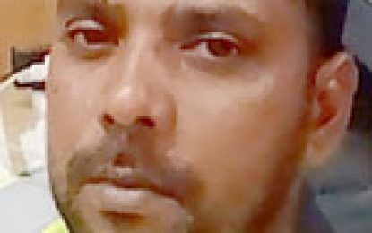 Anna Catherina man dead, brother-In-law critical after taxi slams into tree