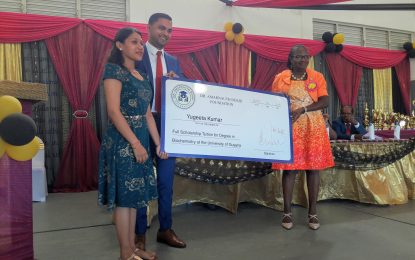 Foundation hands over scholarship cheque to 2018 top student – pledges to revamp science lab at alma mater’s graduation