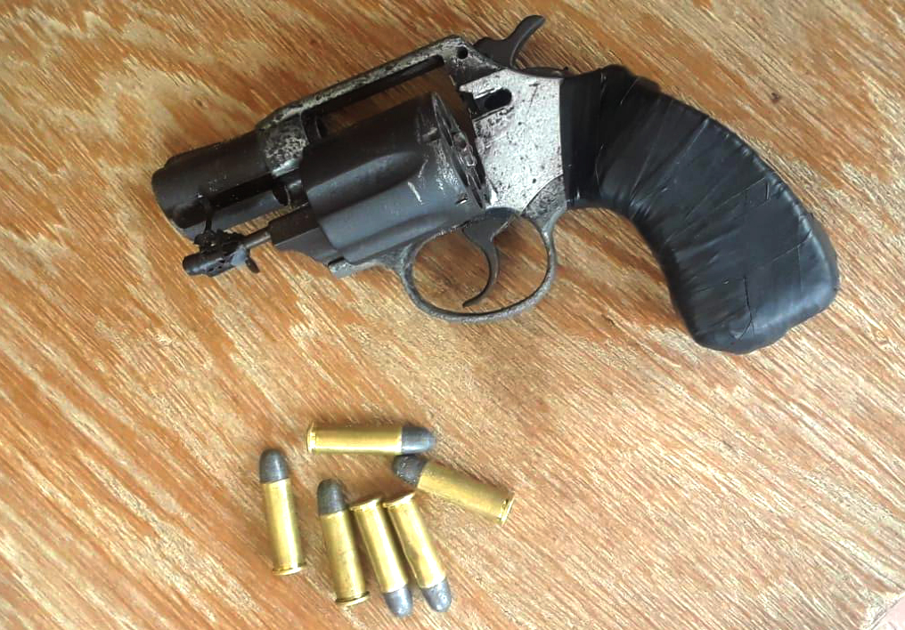 Citizens capture Diamond robber, recover revolver - Kaieteur News