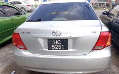 Taxi driver flees after car hits traffic cop