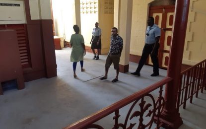 Phone thief tries to negotiate jail time with magistrate