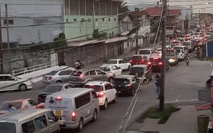 Chaos on East, West Bank as police suspend three-lane traffic