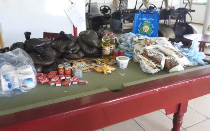 Lusignan Golf Club gives Hampers to Caddies
