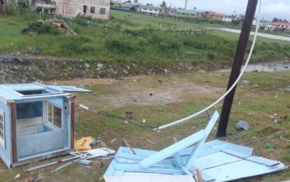 Heavy wind blows down guard hut at President’s home, injuring guards