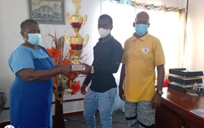 New Amsterdam Mayor recognises outstanding cyclist