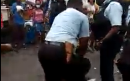 Man who gets ‘buss head’ by cop, robbed Venezuelan moments before