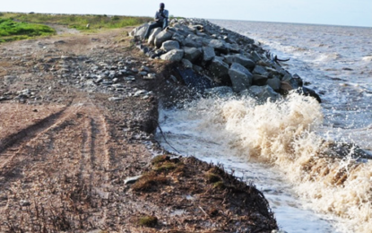 Man swept away by wave while repairing boat