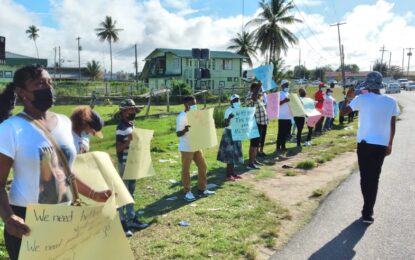 Frustrated relatives protest outside N/A Hospital; accuse officials of cover-up