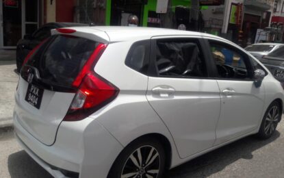 Bandits use glass-cutter to steal cash, laptop from car