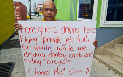 KN’s Publisher begins protest for renegotiation of all foreign contracts