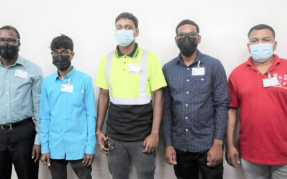 22 technicians receive Retrofitter Licences