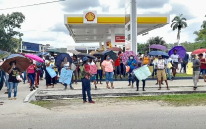 Linden teachers protest mandatory vaccination