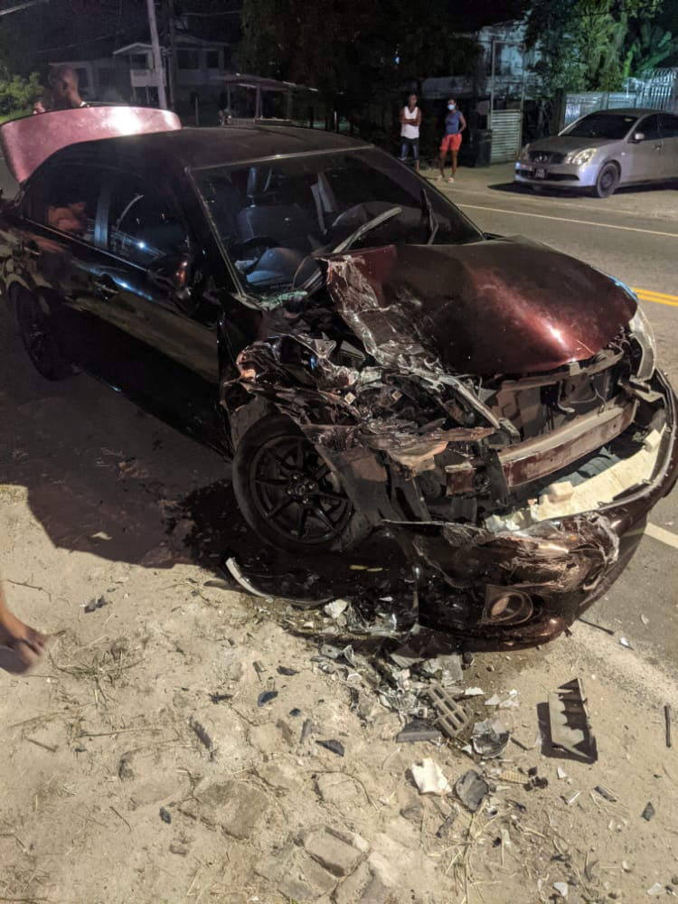 Drunk cop crashes vehicle into parked truck - Kaieteur News