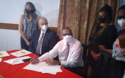 Health Minister signs new order to update vaccination legislation