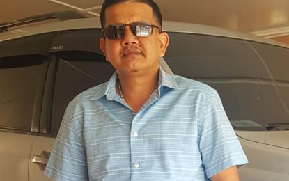 Grove man dies after crashing into dead cow