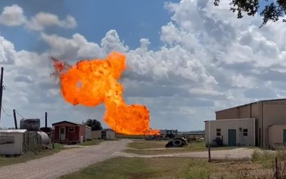 Ruptured natural gas pipeline explodes in Texas
