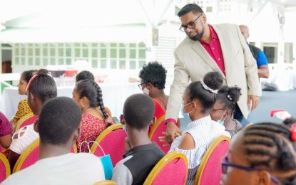 President hosts Christmas party for children in homes